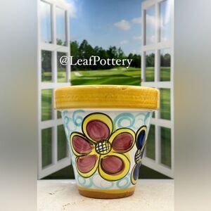 Flor Multifacética Handcrafted Yellow Ceramic Planter Pot with drainage hole